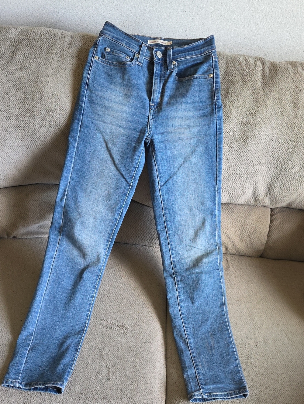 Levi 724 High Rise Strraight Light Blue Women’s Jeans